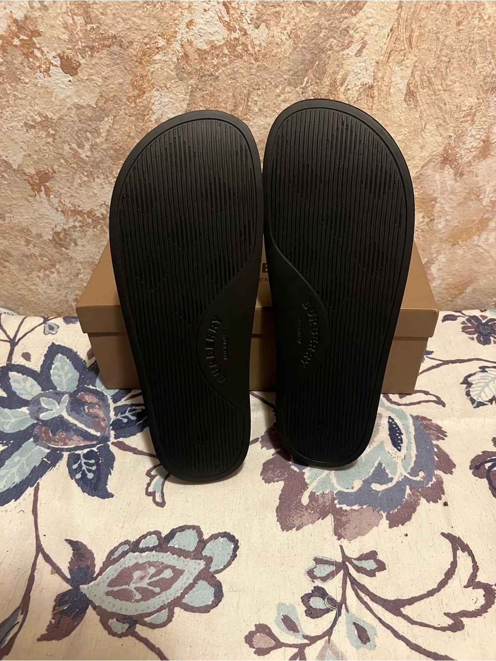 Burberry Black Slides with Pink and Beige Nova Check Strap - Picture 3 of 4